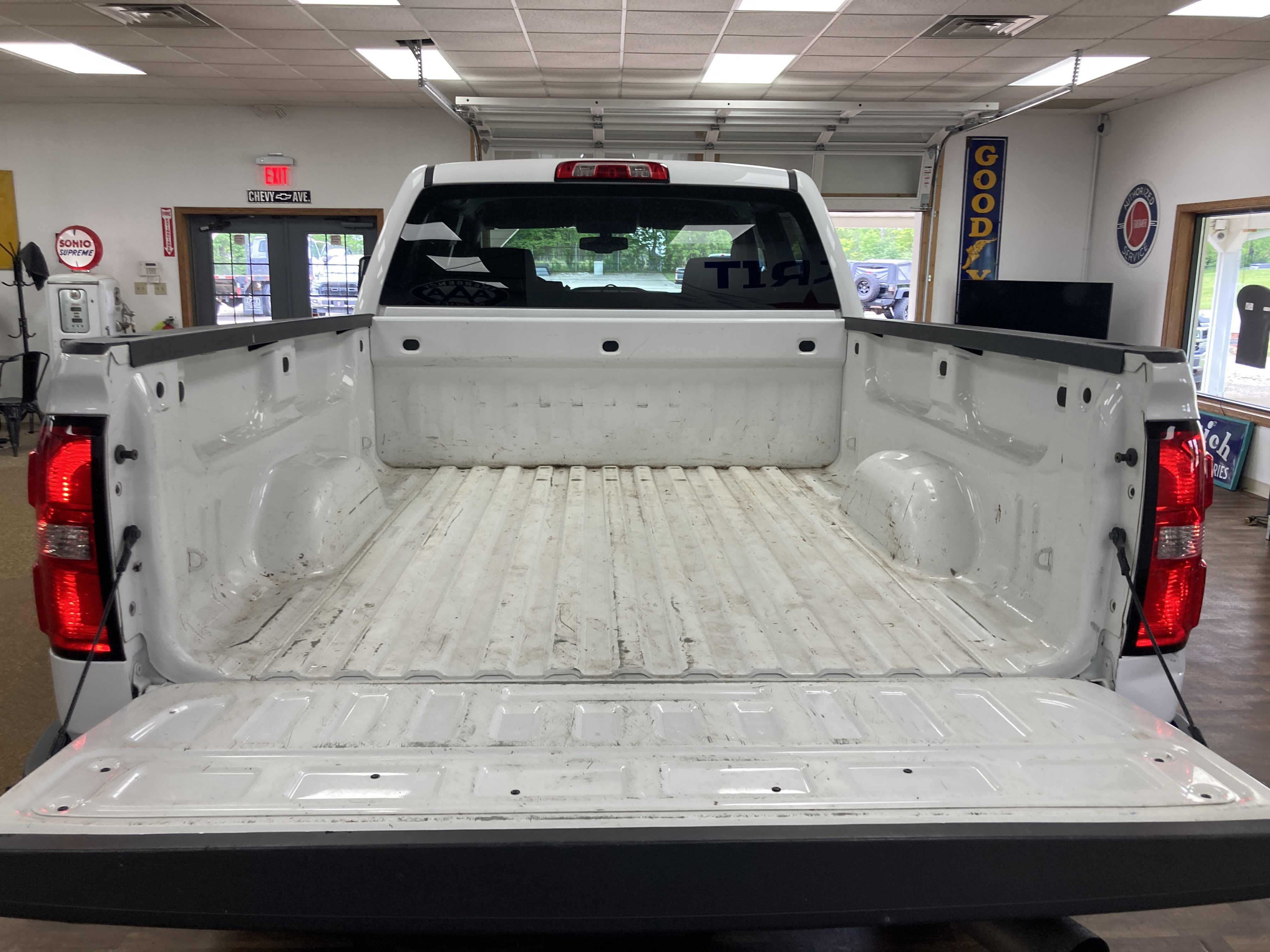 Used 2019 GMC Sierra 2500 SLT w/ Duramax Plus Package AWD/4WD image 15