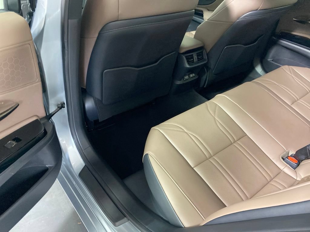 Used 2025 Lexus ES 300h w/ Accessory Package (Z1) FWD image 28