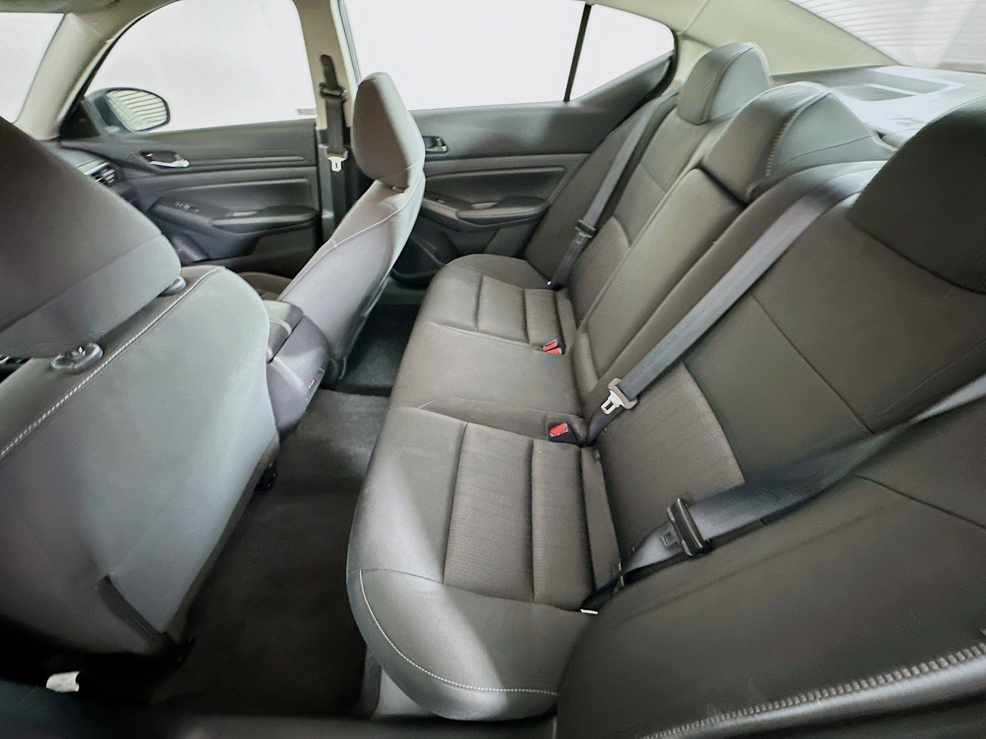 Used 2025 Nissan Altima 2.5 SV image 25