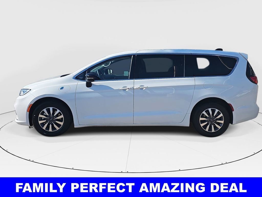 Used 2024 Chrysler Pacifica Select image 6