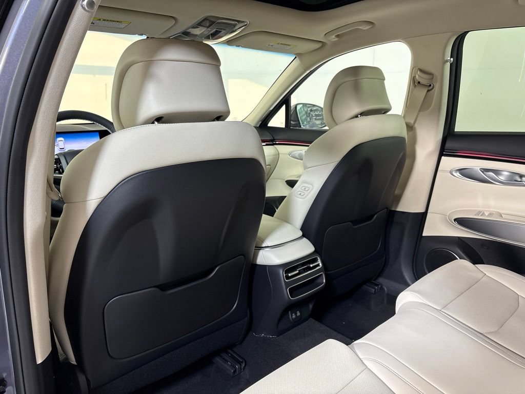 New 2027 Genesis GV70 2.5T Select AWD/4WD image 19