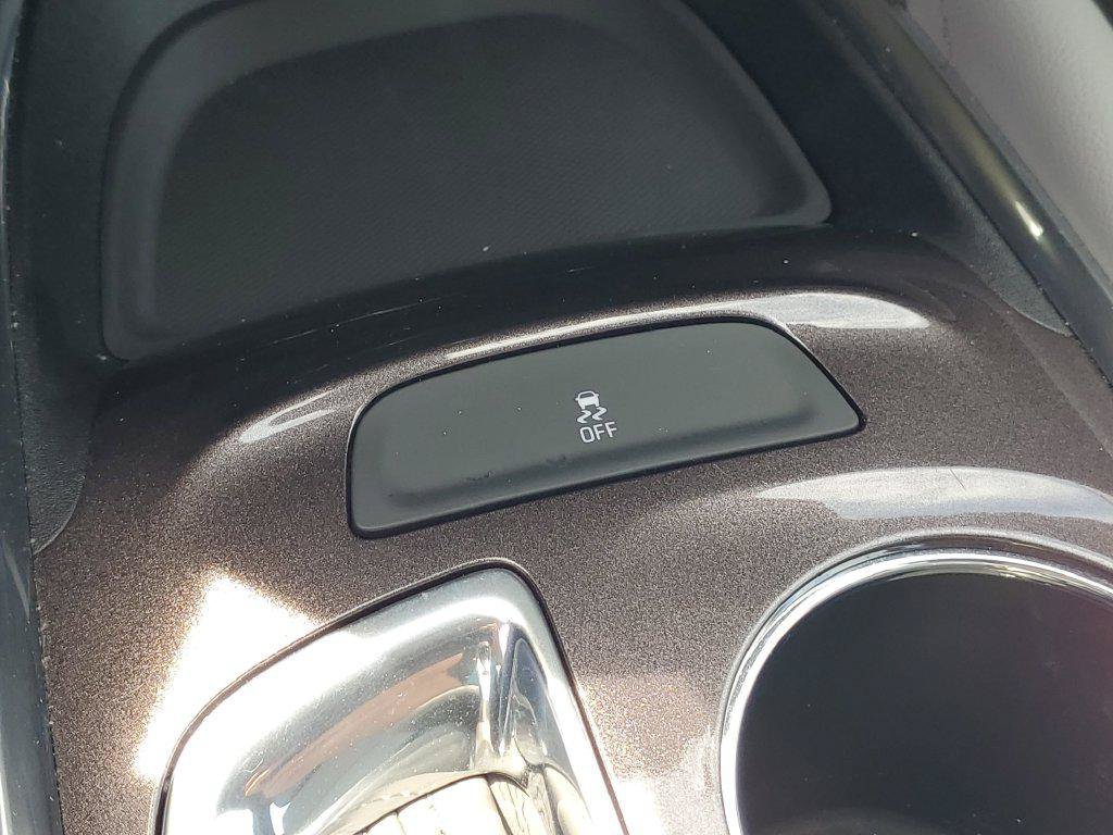Used 2018 Chevrolet Malibu LT FWD image 18
