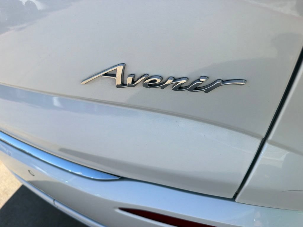 Used 2022 Buick Enclave Avenir w/ Avenir Technology Package FWD image 11