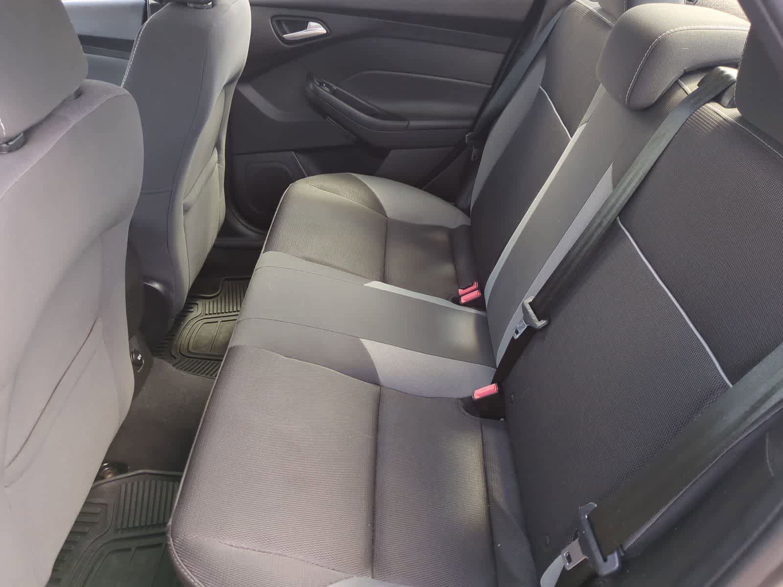 Used 2014 Ford Focus SE w/ SE Winter Package FWD image 19
