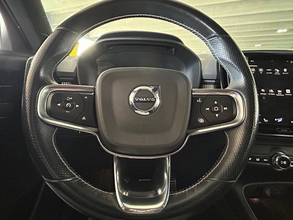 Used 2021 Volvo XC40 T5 R-Design w/ Advanced Package AWD/4WD image 32