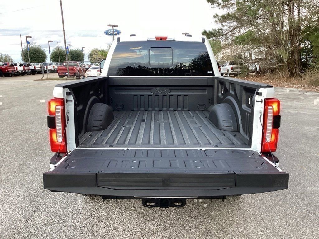 New 2026 Ford F250 Lariat w/ Black Appearance Package image 9