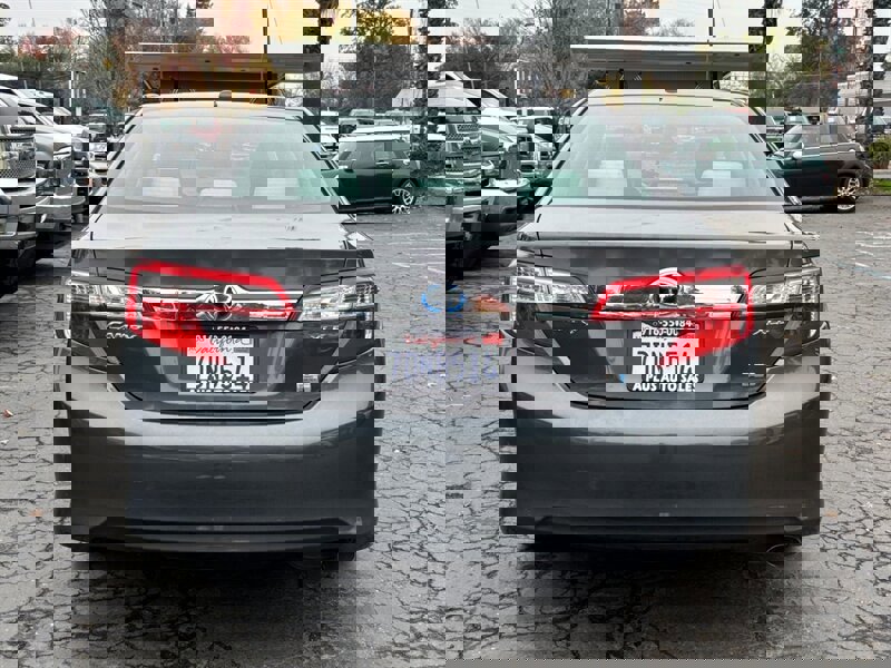Used 2012 Toyota Camry XLE image 3