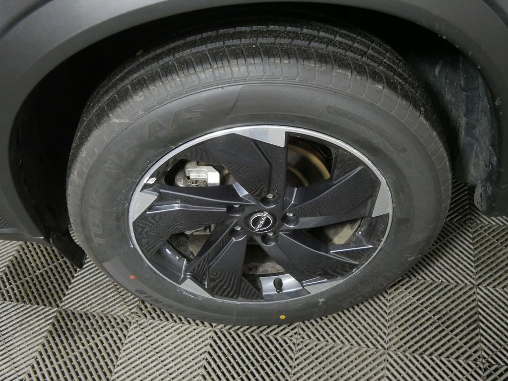 Used 2025 Nissan Rogue SV image 13