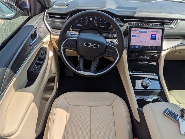 New 2025 Jeep Grand Cherokee Limited w/ Luxury Tech Group II image 17