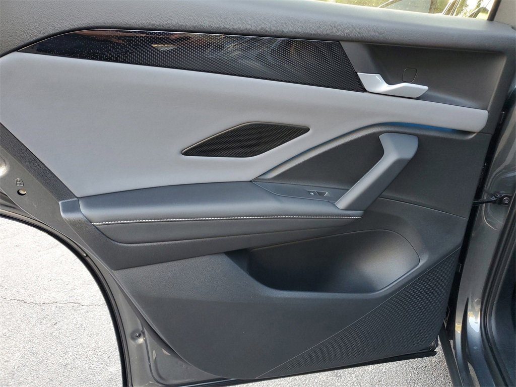 New 2026 Volkswagen Tiguan SE R-Line image 10