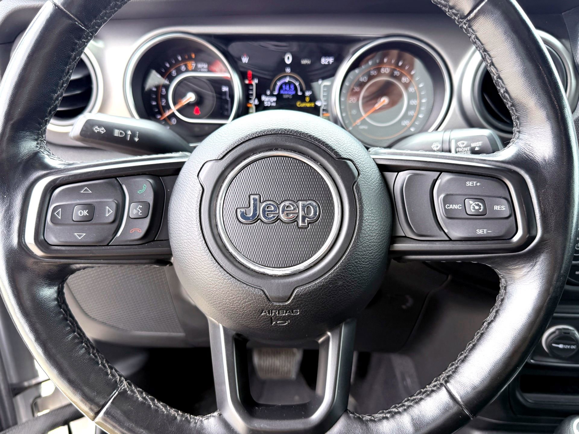 Used 2021 Jeep Gladiator Willys AWD/4WD image 14