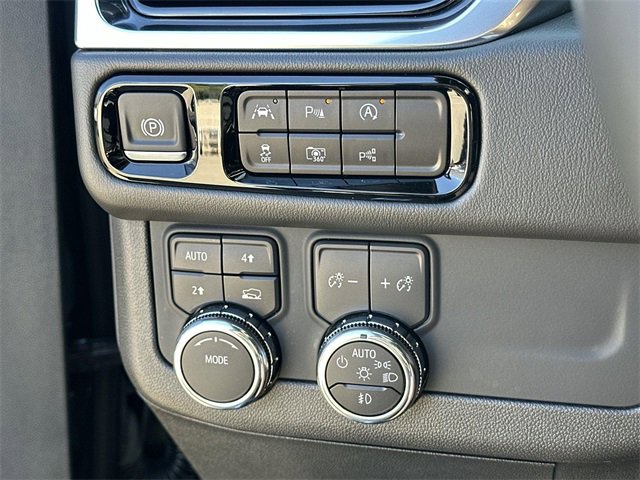 Used 2025 GMC Yukon XL Denali image 17