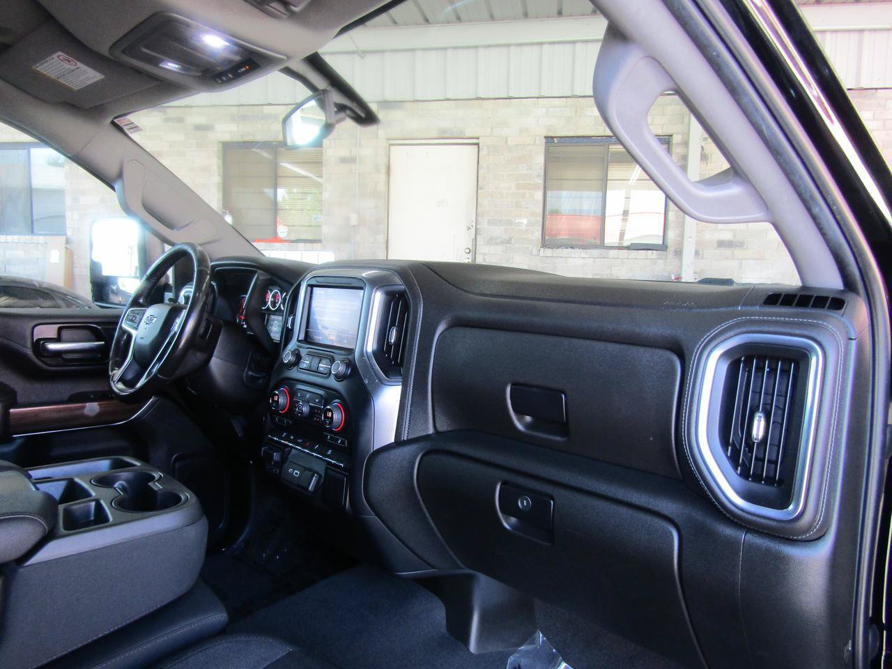 Used 2022 Chevrolet Silverado 2500 LT w/ Midnight Edition AWD/4WD image 11
