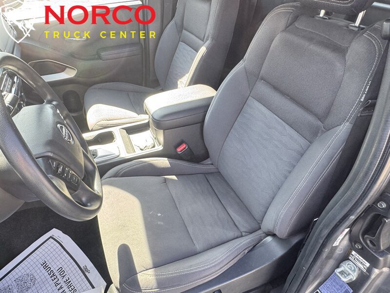 Used 2023 Nissan Frontier SV w/ Technology Package RWD image 18