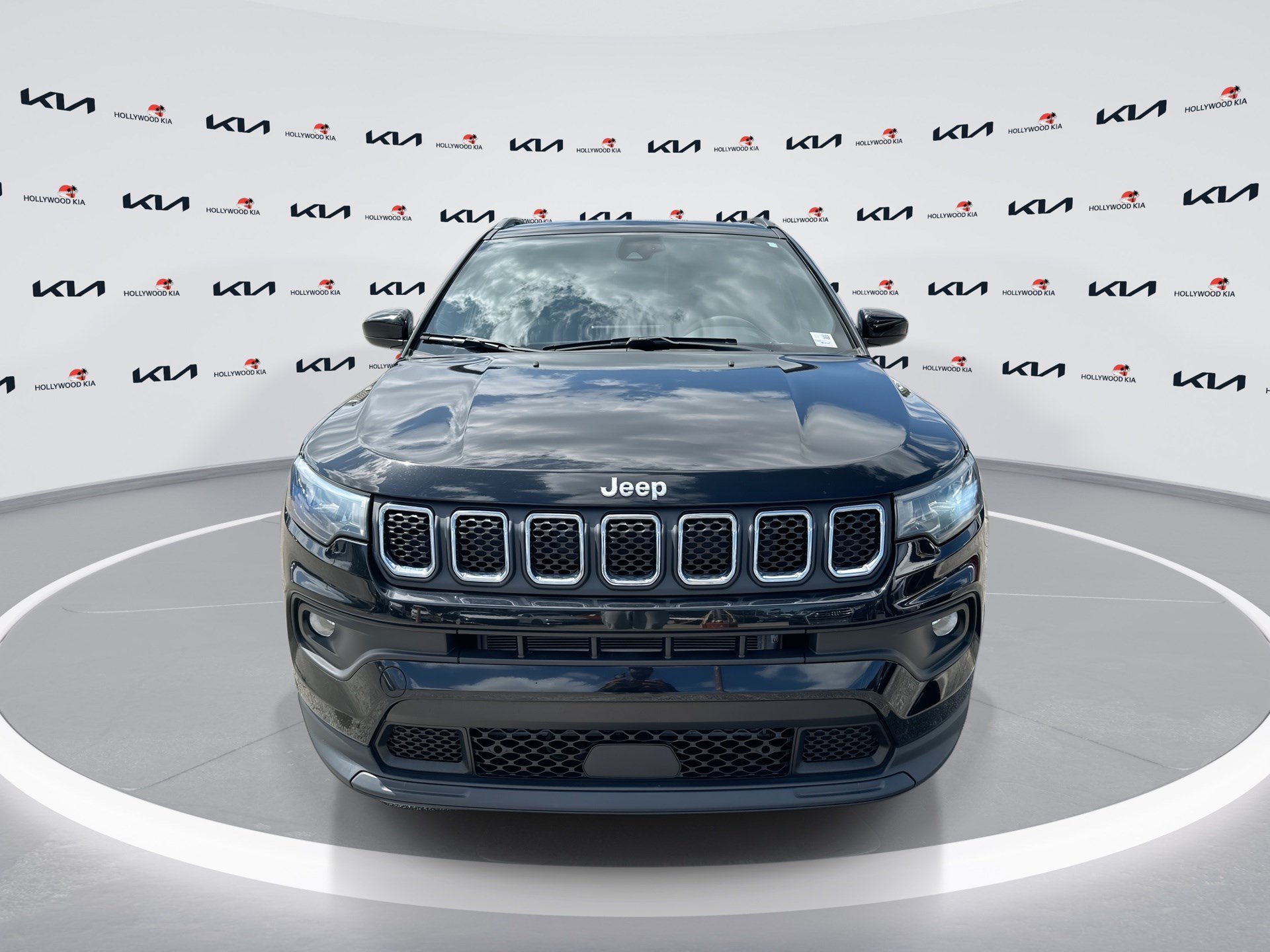 Used 2023 Jeep Compass Latitude AWD/4WD image 3