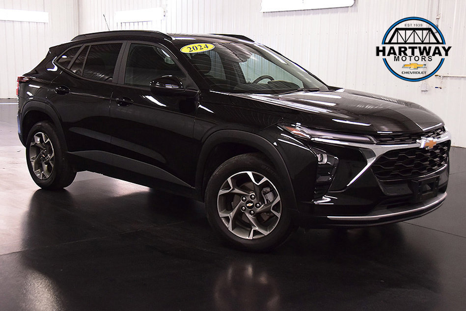 Used 2024 Chevrolet Trax LT w/ Sunroof Package FWD image 1
