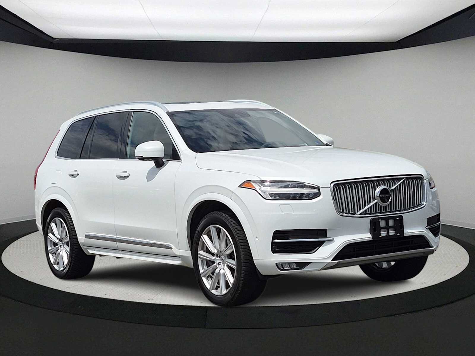 Used 2018 Volvo XC90 T6 Inscription w/ Convenience Package AWD/4WD image 2