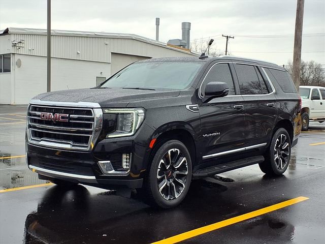 Used 2022 GMC Yukon SLT w/ SLT Premium Package image 1