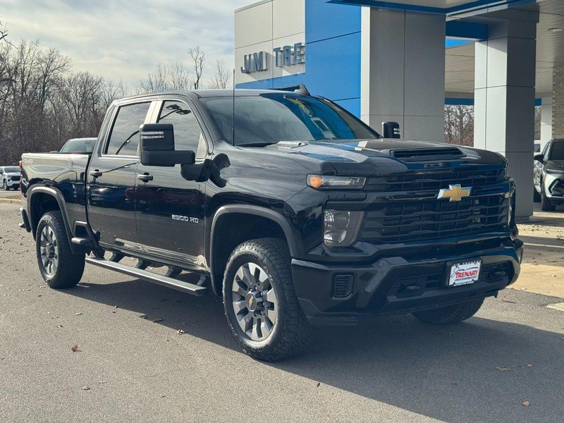 Used 2024 Chevrolet Silverado 2500 Custom w/ Custom Value Package image 2