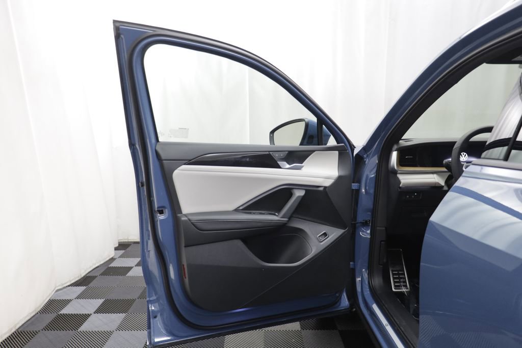 New 2026 Volkswagen Tiguan SEL R-Line AWD/4WD image 5