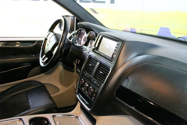 Used 2019 Dodge Grand Caravan SXT FWD image 10