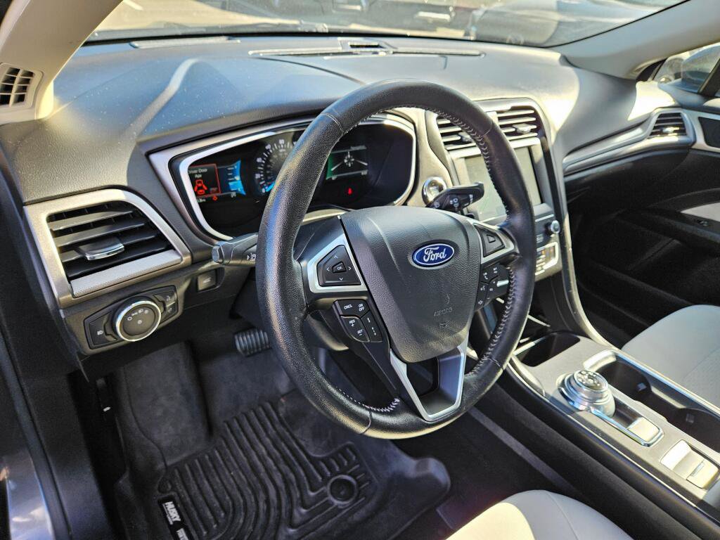 Used 2019 Ford Fusion SE w/ Equipment Group 151A FWD image 17