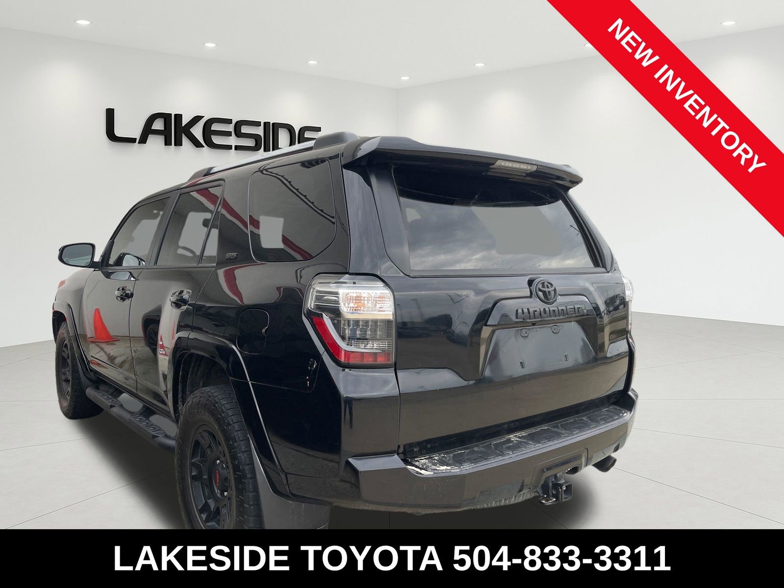 Used 2023 Toyota 4Runner SR5 Premium w/ Moonroof Package RWD image 2