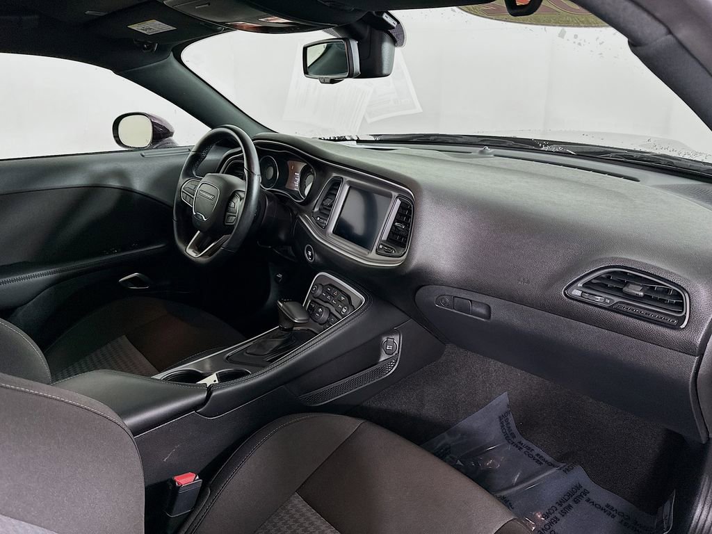 Used 2022 Dodge Challenger R/T w/ Performance Handling Group image 35