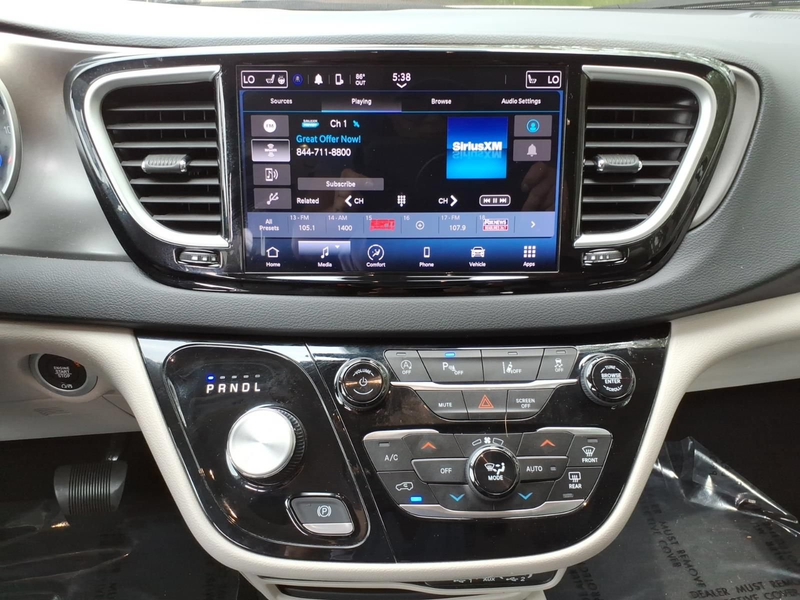 Used 2024 Chrysler Pacifica Touring-L FWD image 21