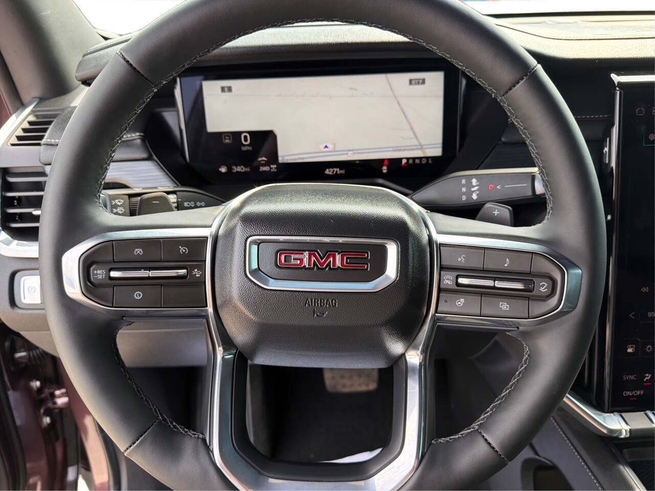 Used 2025 GMC Acadia Elevation w/ Elevation Premium Package AWD/4WD image 15