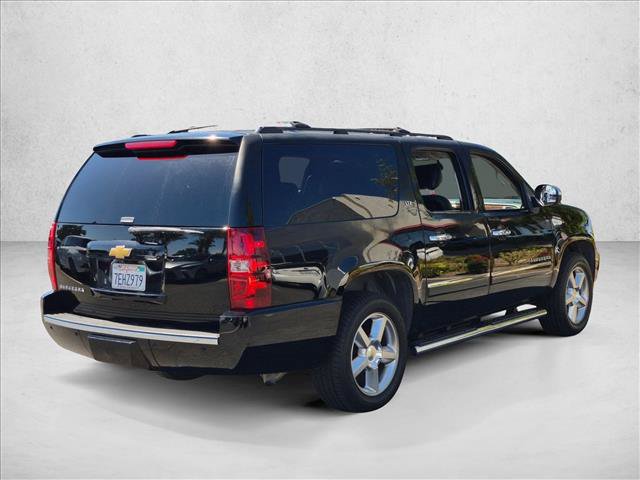 Used 2014 Chevrolet Suburban LTZ RWD image 5