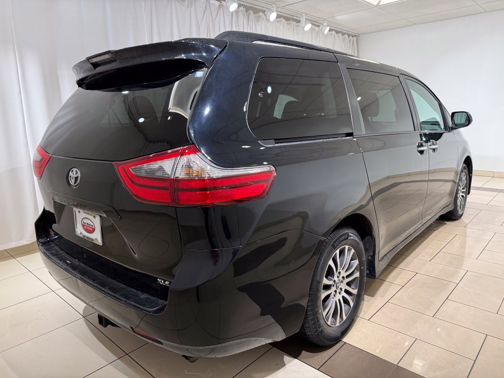 Used 2020 Toyota Sienna XLE w/ Carpet Mat Package FWD image 5