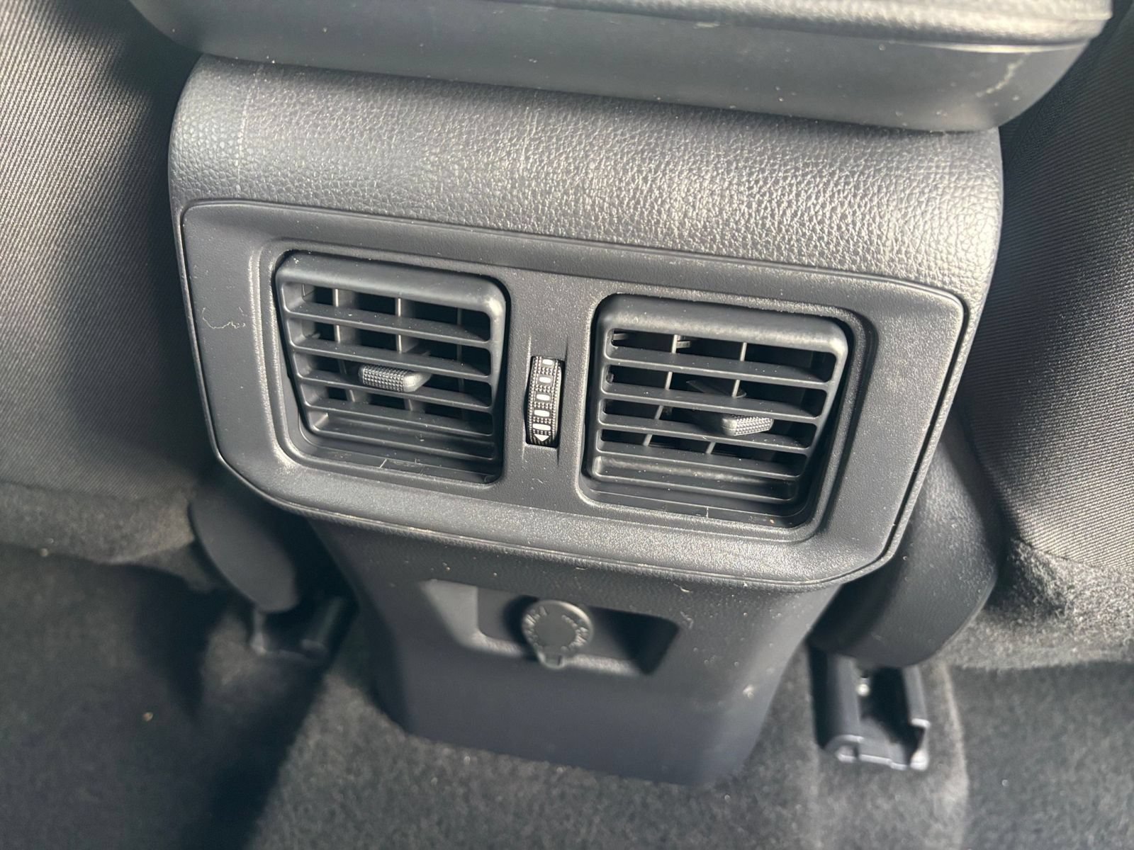 Used 2025 Toyota RAV4 LE AWD/4WD image 22