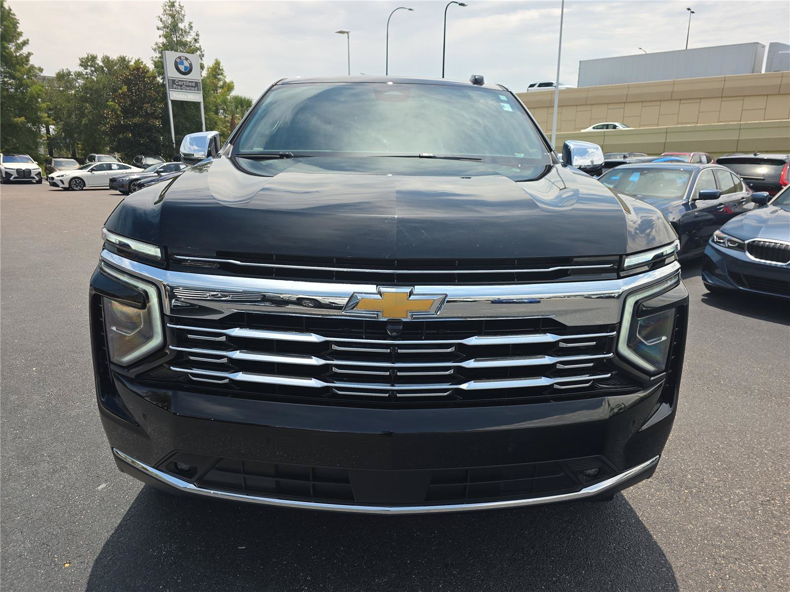 Used 2025 Chevrolet Suburban Premier AWD/4WD image 2