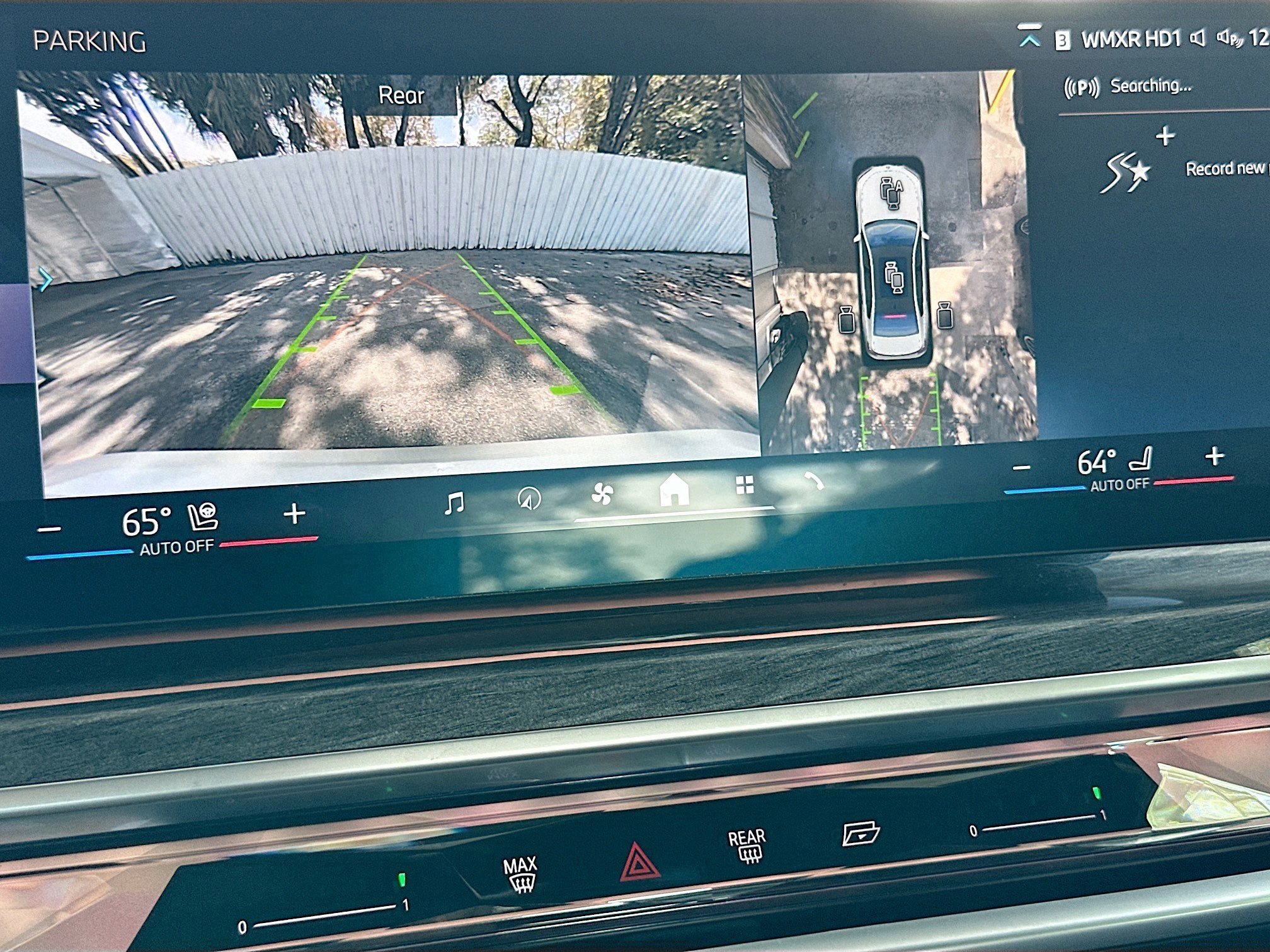 Used 2023 BMW 740i w/ Parking Assistance Package image 14