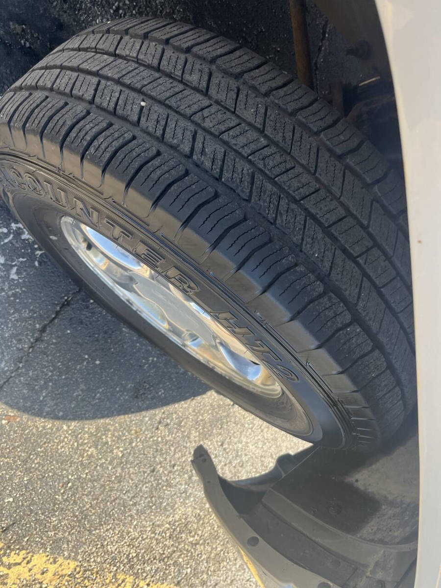 Used 2005 GMC Yukon XL Denali image 25