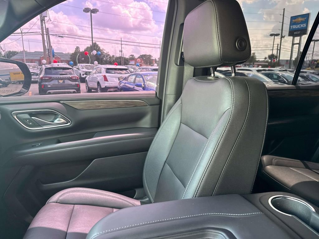 Used 2022 Chevrolet Tahoe LT w/ Luxury Package AWD/4WD image 17