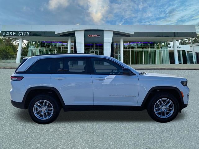 Used 2025 Jeep Grand Cherokee Laredo X RWD image 2