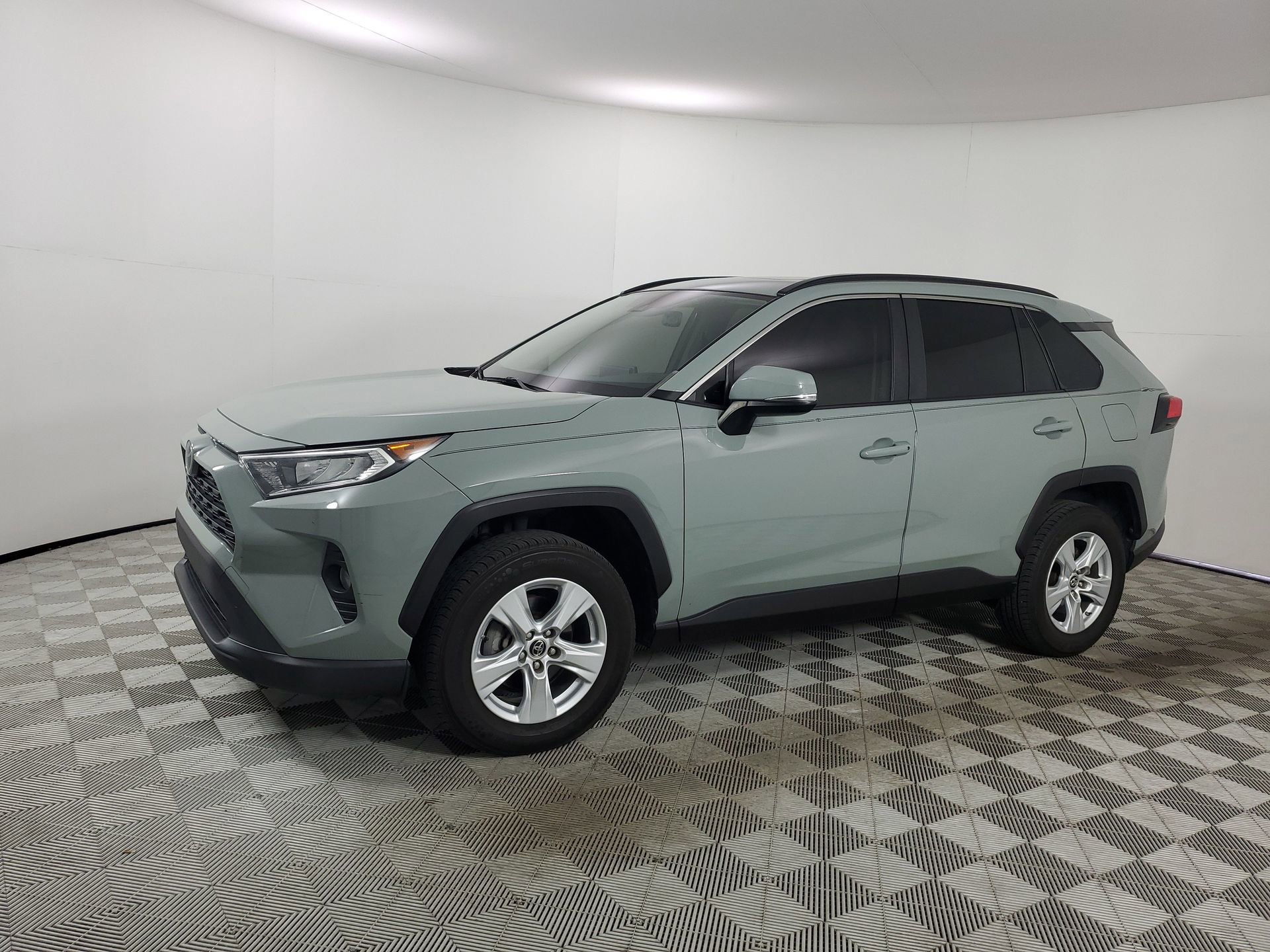 Used 2019 Toyota RAV4 XLE w/ Convenience Package image 5