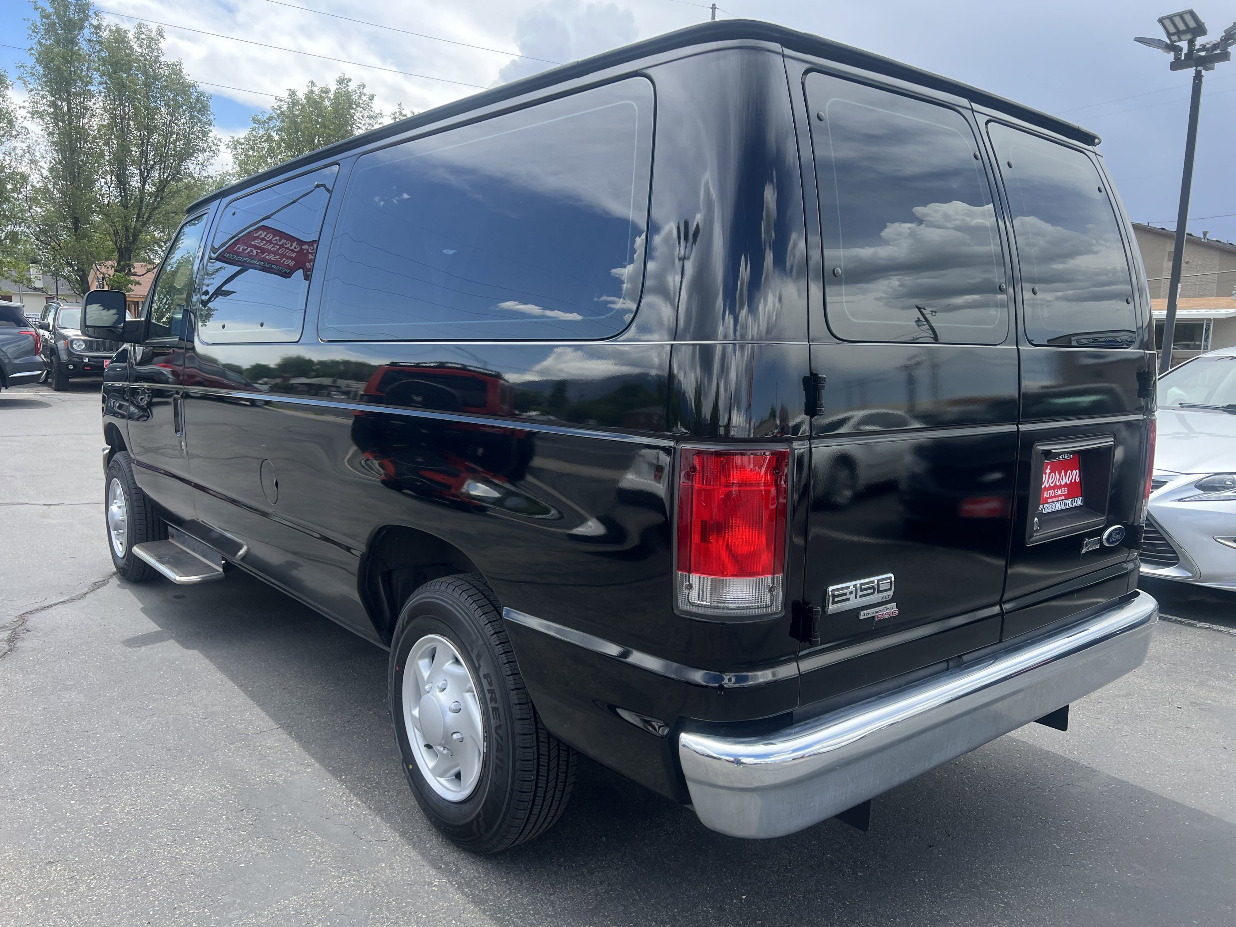 Used 2014 Ford E-150 and Econoline 150 Wagon RWD image 6