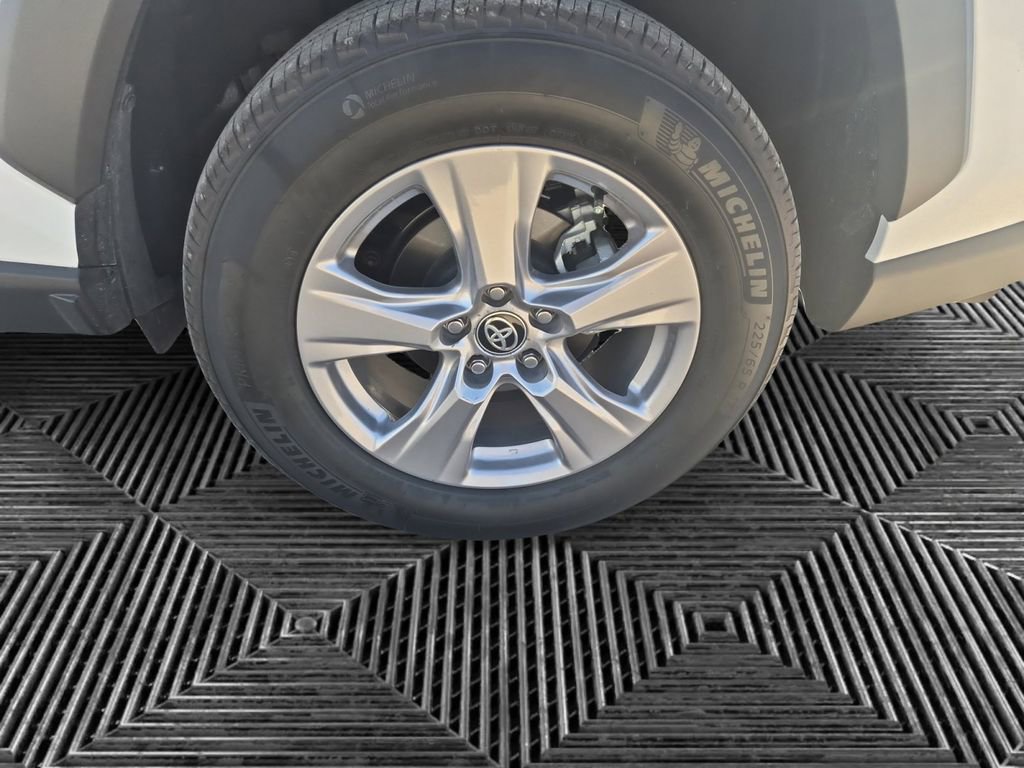 Used 2017 Toyota RAV4 XLE image 16