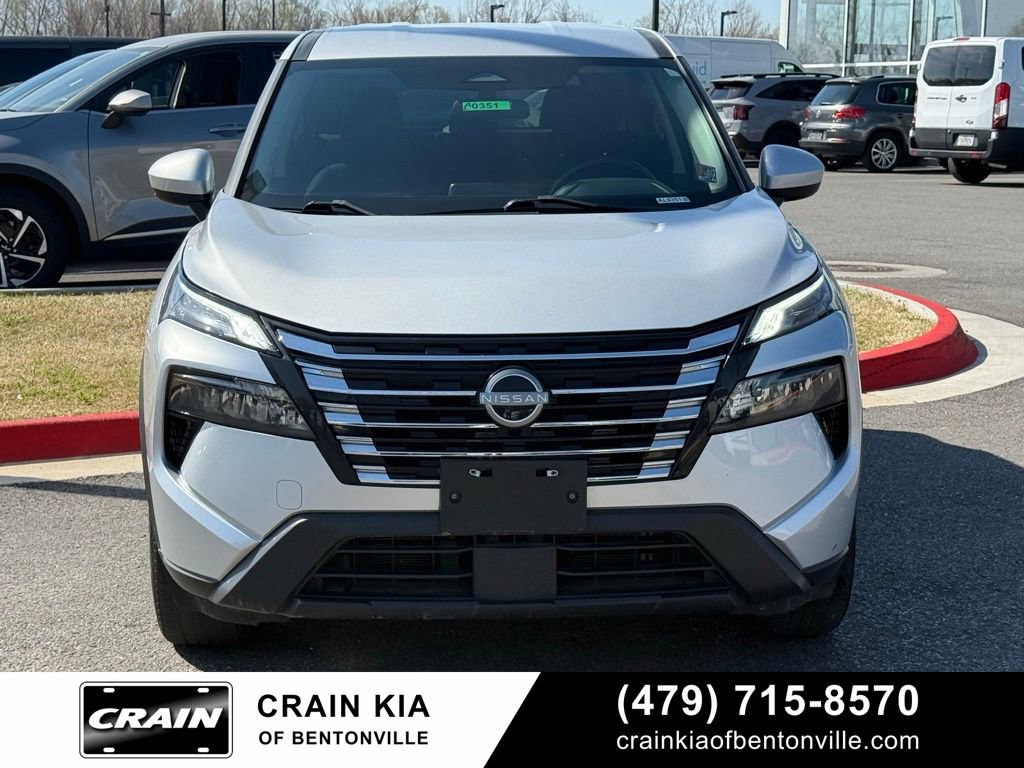 Used 2024 Nissan Rogue SV AWD/4WD image 2
