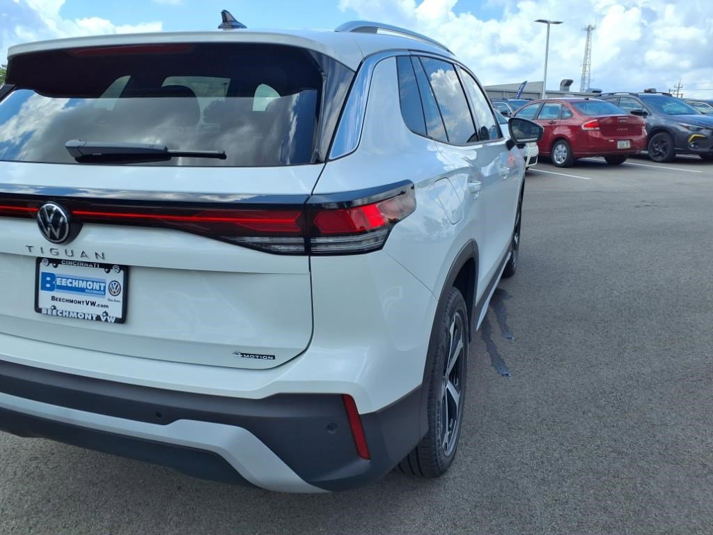 New 2025 Volkswagen Tiguan SE image 24