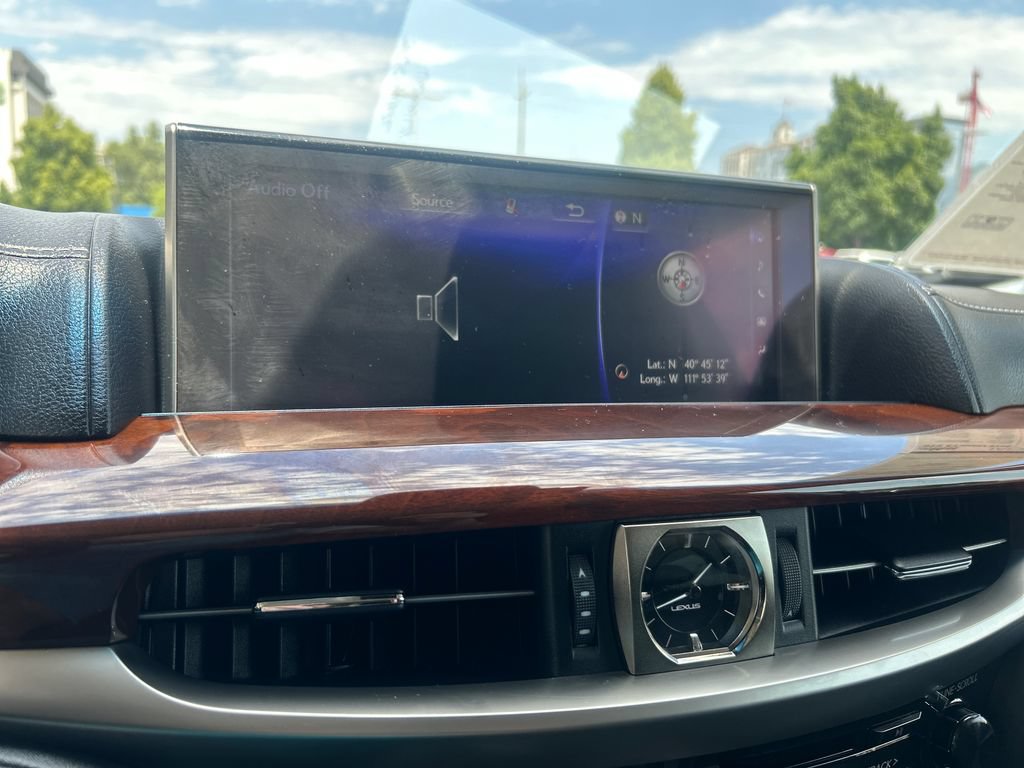 Used 2016 Lexus LX 570 4WD w/ Luxury Package image 21