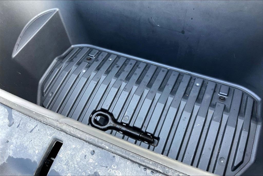 Used 2021 Tesla Model Y Long Range image 30