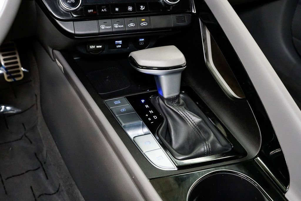 Used 2025 Hyundai Elantra SEL image 20