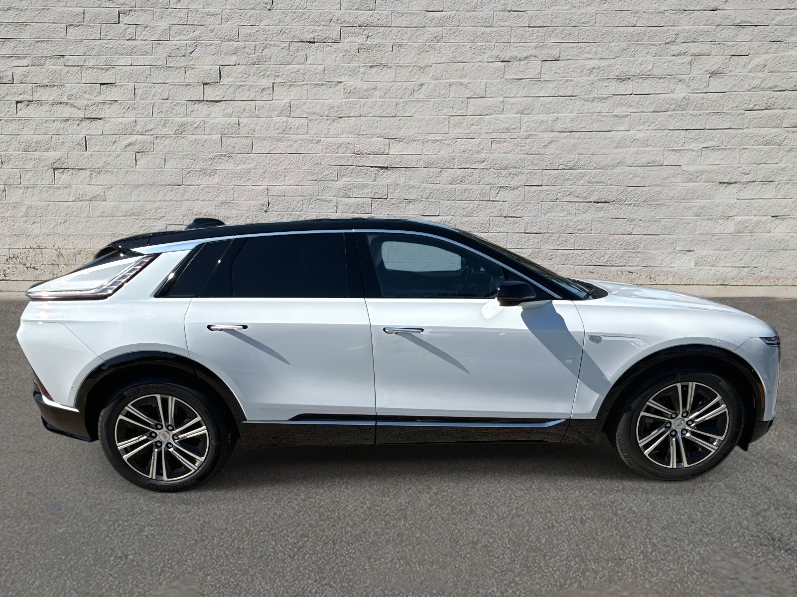 New 2026 Cadillac Lyriq Luxury image 4