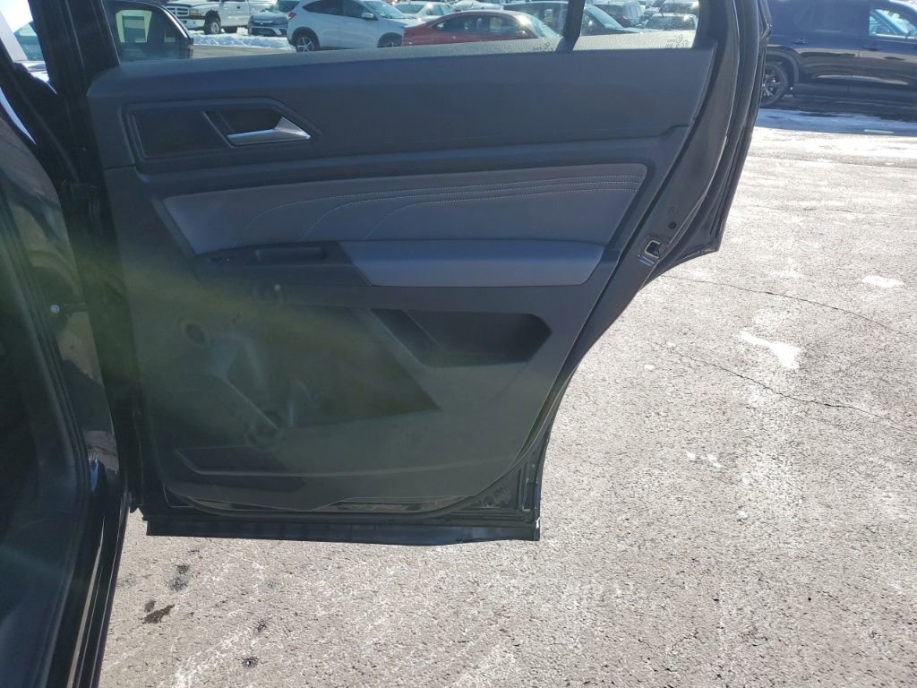 Used 2022 Volkswagen Atlas Cross Sport SE image 27