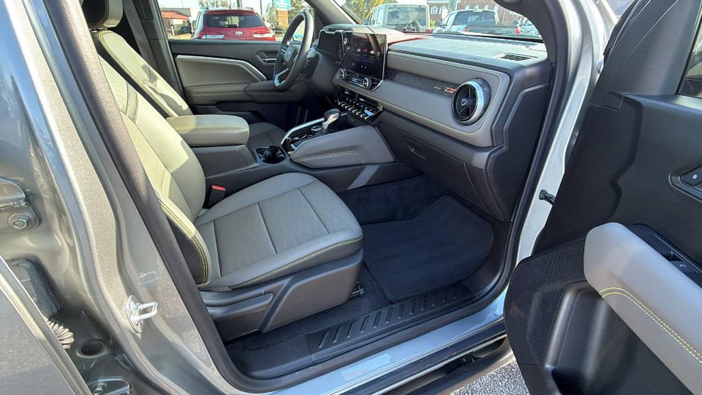 Certified 2024 Chevrolet Colorado ZR2 w/ ZR2 Convenience Package III image 17