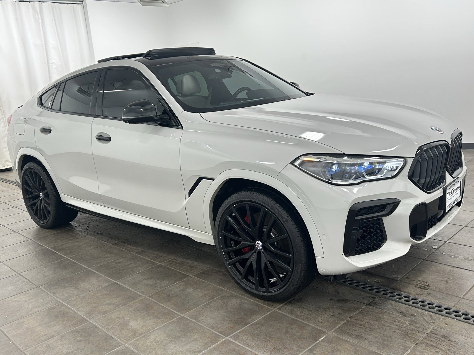 Used 2023 BMW X6 M50i w/ Executive Package image 6